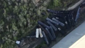 Dalin nga shinat 24 vagona treni në Teksas. Rrjedhje etanoli në zonë