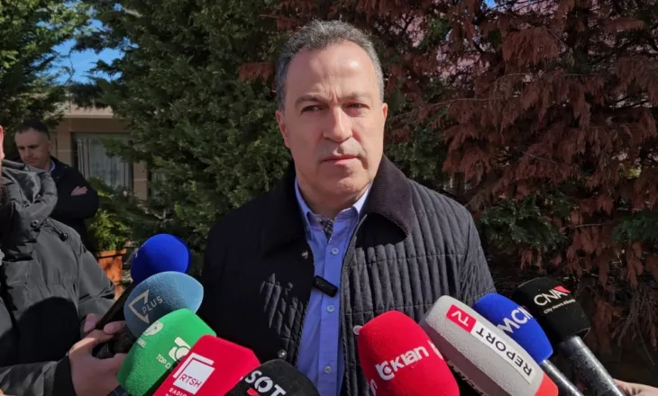 Debati mes ministres Ismailaj dhe Spiropalit në Grupin e PS, reagon Peleshi: S’jemi formacion ushtarak, kishte diskutime