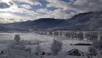 Dëbora ‘pushton’ zonat malore të Elbasanit, deri në 25 cm trashësi në disa fshatra
