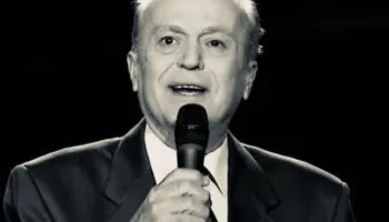 Dëgjojeni të kënduar nga Gaqo Çako këngën “Kroi i fshatit tonë” (video & teksti)