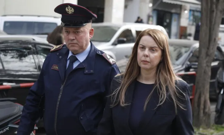 Deklaroi se ishte shtatzënë/ GJKKO ndryshon masën e sigurisë për ish-zëvendësdrejtoreshën e AKSHI-t