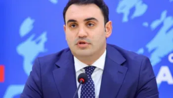 “Demokratët protestojnë për nderin e vendit”, Këlliçi: Rama u kthye në vilën e Enver Hoxhës për të “korrur frytet” e..