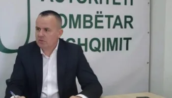 Dëmtoi pajisjet e zyrave dhe kërcënoi punonjësit, Gjykata e Durrësit lë në burg ish-drejtorin e AKU