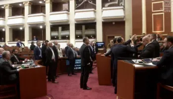 Deputetët e PD “gardh” te Berisha, kryedemokrati nuk liron foltoren