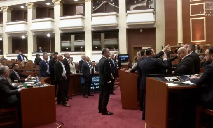 Deputetët e PD “gardh” te Berisha, kryedemokrati nuk liron foltoren
