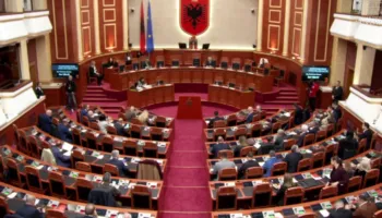 Deputetët mblidhen në seancë plenare, në diskutim problematikat e evidentuara nga zgjedhësit