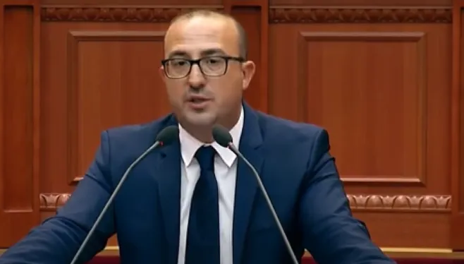 Deputeti i PD: Berisha tërhiqet kur ia argumenton…