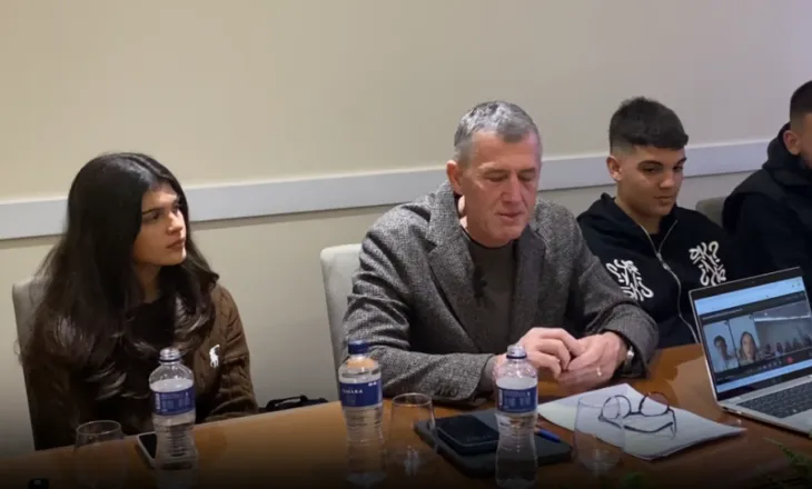 Deputeti Kliti Hoti takon të rinjtë e Shkodrës: E ardhmja e vendit duhet të ndërtohet nga ju