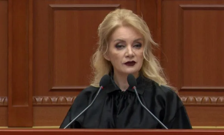 Deputetja Luarasi në Kuvend: Pamjet me flakë në zemër të Tiranës, largojnë turistët nga Shqipëria