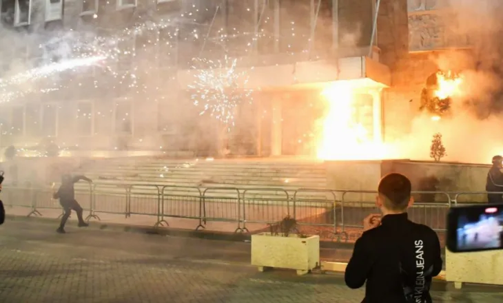 ‘Der Standard’: Shqiptarët ngrihen kundër korrupsionit, komplikohet rruga e integrimit drejt BE