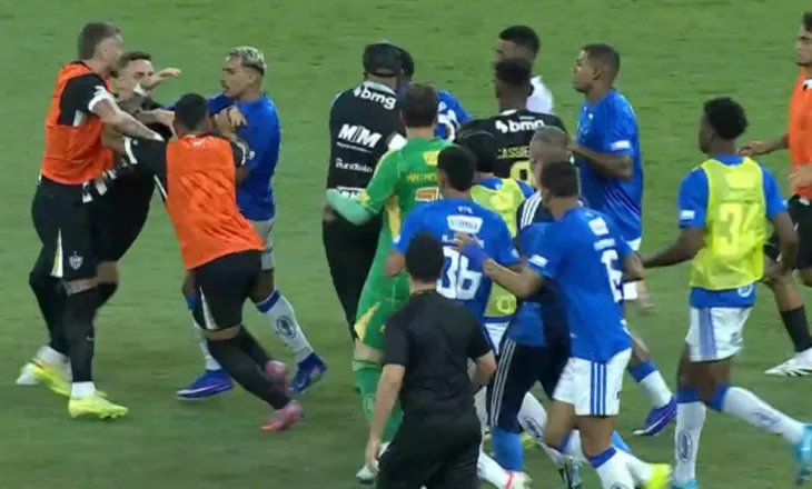 DERBI MË I ÇMENDUR NË BRAZIL; 23 KARTONË TË KUQ DHE KAOS TOTAL (video)