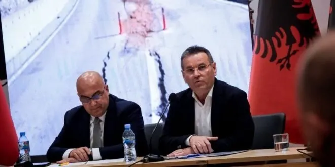 Dervishi: Qeveria po shkatërron rrugët dhe rrëmben paratë e shqiptarëve me koncesione klienteliste