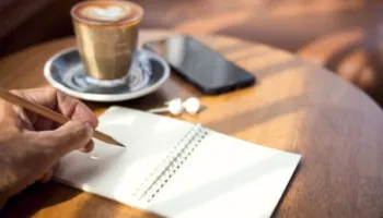 Detoksi dixhital: pse 2026-a po bëhet viti i “jetës offline”