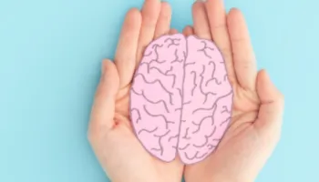 Dhimbja e kokës, marramendja dhe harresa mund të jenë sinjale serioze për shëndetin