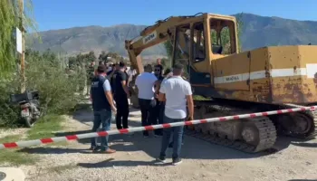 Dhunoi drejtorin e ekzekutimit të vendimeve brenda IKMT-së, shpallet në kërkim i riu