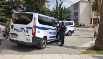 Dhunoi nënën, gjyshen dhe tezen, përfundon në pranga 40-vjeçari në Kolonjë