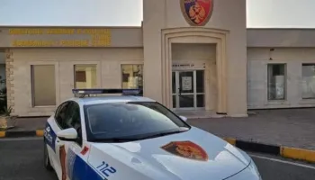 Dhunoi policin bashkiak pasi i vendosi gjobë për parkim, arrestohet 43-vjeçari në Vlorë