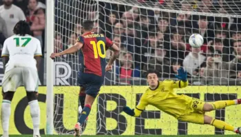 Dhuratë perfekte për Como-n dhe Juventusin. Roma bie në Genoa dhe gara për Champions-in më e fortë se kurrë