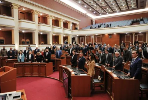 Dieta e deputetëve shkon në 19 milionë lekë, kush janë më të “shtrenjtët” dhe më të “lirët”