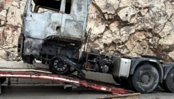 Digjet gjatë natës kamionçina në rrugën Delvinë-Kardhiq