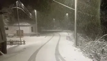 Dimër në pranverë? Zbardhet nga dëbora juglindja e vendit, si paraqitet situata me rrugët