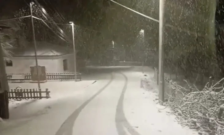 Dimër në pranverë? Zbardhet nga dëbora juglindja e vendit, si paraqitet situata me rrugët