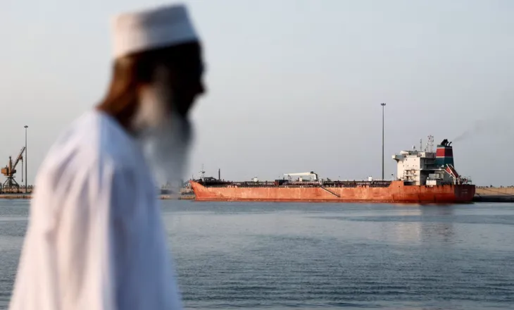 Diplomacia ul çmimin e naftës, Omani ndërhyn si ndërmjetës, Trump pezullon sulmet ndaj Iranit