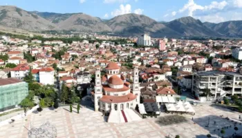 Disa fjalë e shprehje që mund t’i dëgjosh në Korçë, ja kuptimi i tyre…