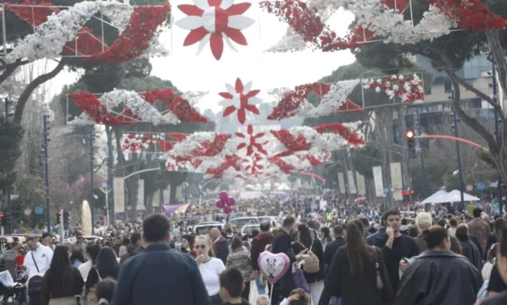 Dita e Verës në Tiranë/ Panair me produkte artizanale, muzikë dhe aktivitete për të gjitha grupmoshat deri në mbrëmje
