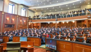 Ditët vendimtare për Kuvendin, Kushtetuesja ende po shqyrton dekretin për zgjedhje