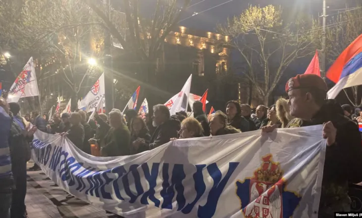 Djathtistët serbë protestojnë në Beograd kundër Ligjit për të huajt në Kosovë