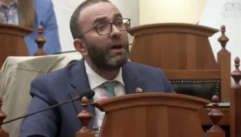 Djegia e vilës së ish-diktatorit Hoxha, Bardhi-Ballës: S’e dinim që ishte nën menaxhimin e fondacionit francez, nga dhuna do distancohemi kur…