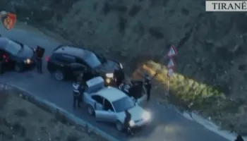 Do të trafikonte armë në Tiranë, kapet 46-vjeçari, i kishte fshehur në makinë