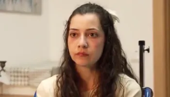 Do t’i nënshtrohet sot eutanazisë, historia tragjike e 25-vjeçares në Spanjë që mbeti e paralizuar pas përdhunimit në grup