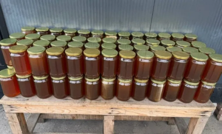 Dogana bllokon 1 ton mjaltë pa dokumentacion në Kapshticë