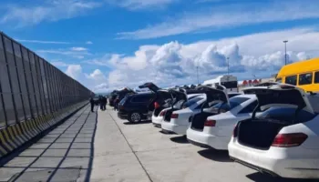 Dogana dhe agjentët e Kufirit zbarkojnë në Porto Romano, kontrolle të shtuara me qen ndaj makinave të importuara