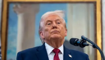 Donald Trump shtyn sulmet ajrore ndaj Iranit, 5 ditë afat për bisedime