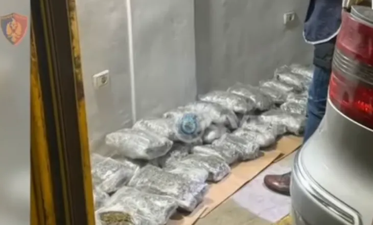 Droga drejt Greqisë përmes Maqedonisë së Veriut, pamjet e operacionit! Ku ishte fshehur lënda narkotike dhe kush janë dy personat e arrestuar