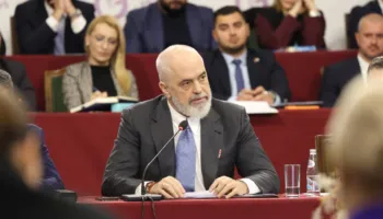 “Duan ta shohin në burg Ballukun pa gjyq, njësoj si ata që dje e deshën të pushkatuar gjyshin e saj”, Rama: Prezumimi i pafajësisë, ndarja mes demokracisë dhe diktaturës