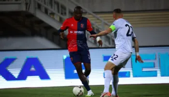 Duel i hapur në “Loro Boriçi”, Zhongo dy gola identikë ndaj Partizanit…(live)