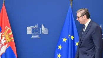 DW: Lëkundjet e Vuçiç-it në politikën e jashtme