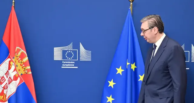 DW: Lëkundjet e Vuçiç-it në politikën e jashtme