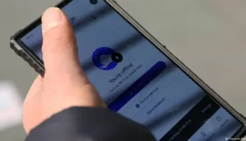 DW/ Lufta në Iran: Popullsia mbetet pa informacion