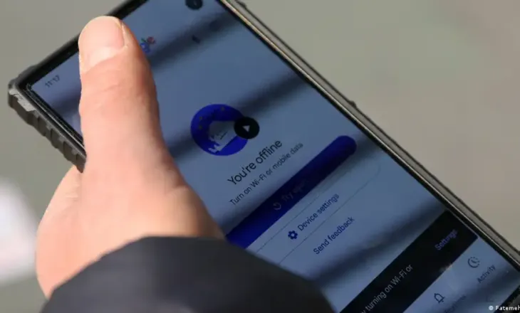 DW/ Lufta në Iran: Popullsia mbetet pa informacion