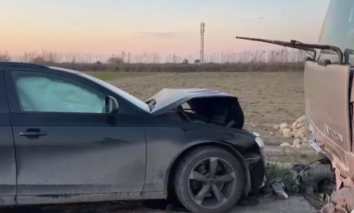 Dy automjete përplasen kokë më kokë në Fier, dy të lënduar