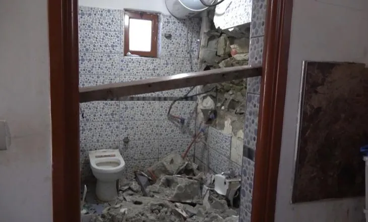 Dy banesa në Memaliaj rrezikojnë të shemben nga moti i keq e shirat, dëmtohen edhe rrugët e linjat e ujërave të zeza