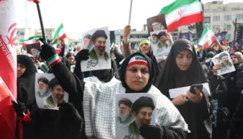 Dy ‘botët’ e Iranit, lavdërime publike dhe frikë e fshehtë pas emërimit të Mojtabës si Ayatollahu i ri