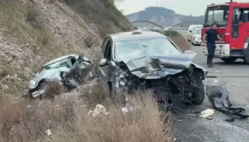 Dy makina përplasen pranë Urës së Zogut, 6 të lënduar transportohen me urgjencë