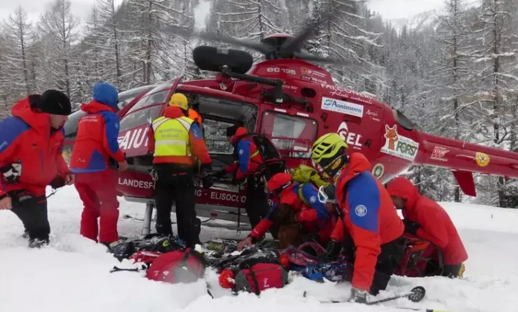 Dy të vdekur dhe pesë të plagosur nga një ortek në Itali