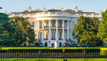 Dy video misterioze në llogaritë e Shtëpisë së Bardhë shkaktojnë konfuzion, spekulime edhe rreth… një sulmi bërthamor